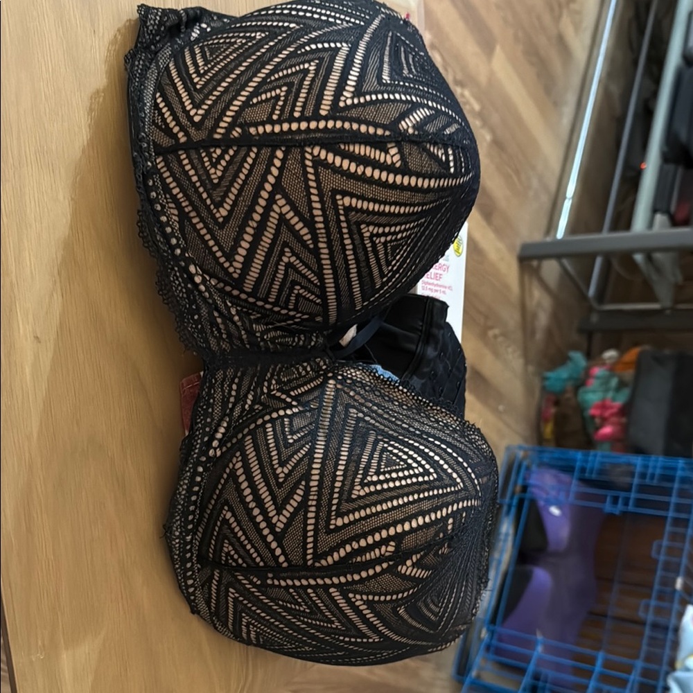 Black Lace Patterned Bra 44D